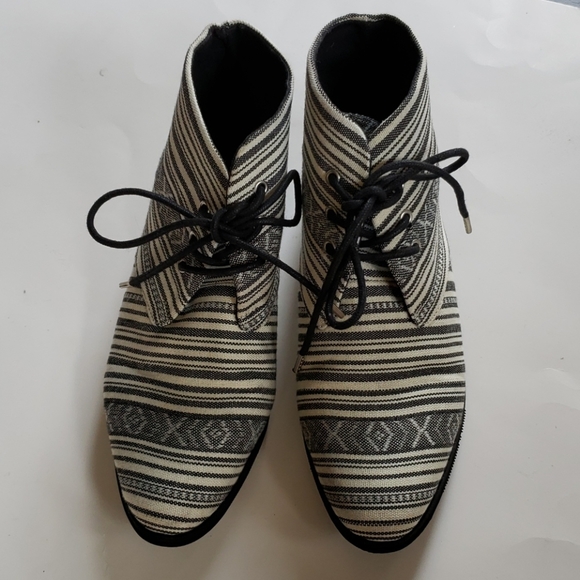 Forever 21 shoes - Picture 2 of 8